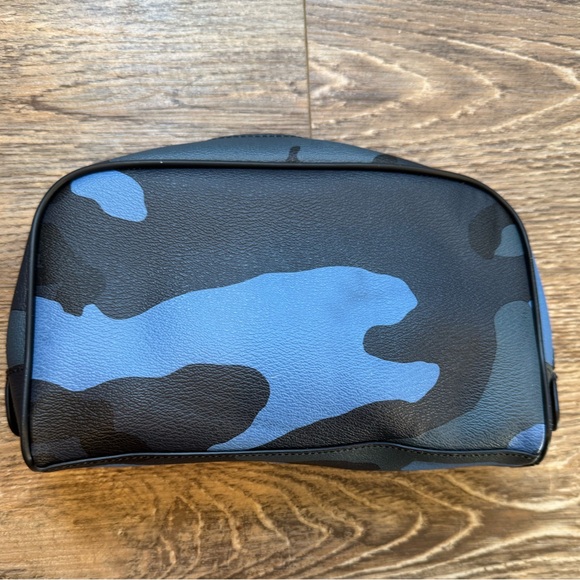 Coach travel kit in blue camo print style no F22545 - Picture 4 of 6